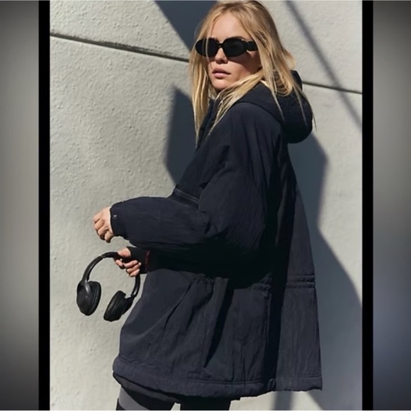 NWT - FP Movement Billie Boxy Insulated Lightweight Jacket - Black- Size XS/S - Picture 4 of 7